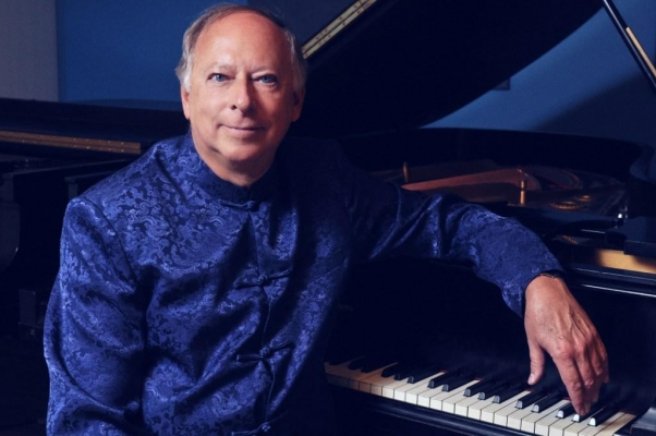 Pianist Barry Snyder