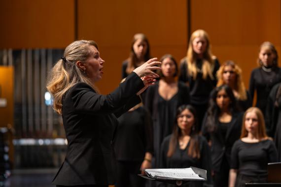 Giselle Wyers directs the University Chorale (Photo: UW Photography).