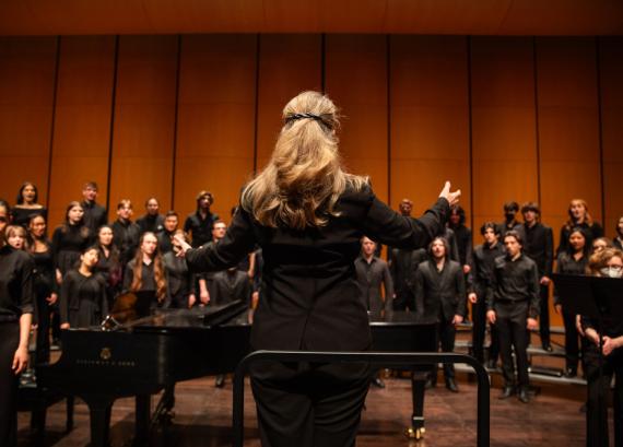 Giselle Wyers conducts the University Chorale (Photo: UW Photography).