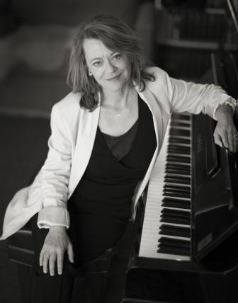 Pianist Lisa Moore (Photo: Yumiko Izu). 