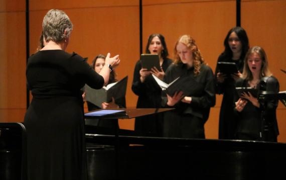 Advanced Treble Choir in rehearsal (Photo: Cyan Duong). 