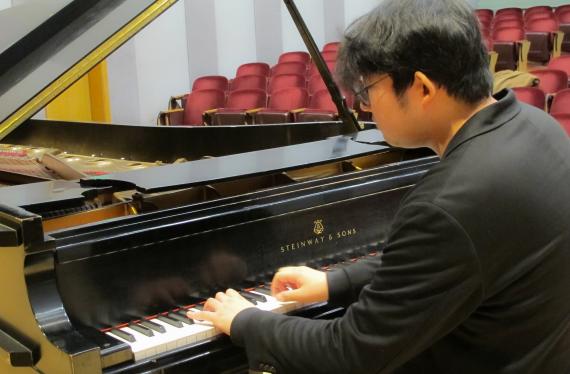 UW music students perform in the quarterly Brechemin Piano Series (Photo: Cyan Duong).