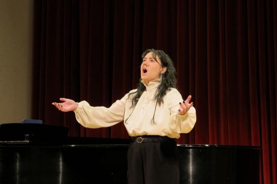 UW music students perform in quarterly recitals hosted by the Voice program (Photo: Cyan Duong). 