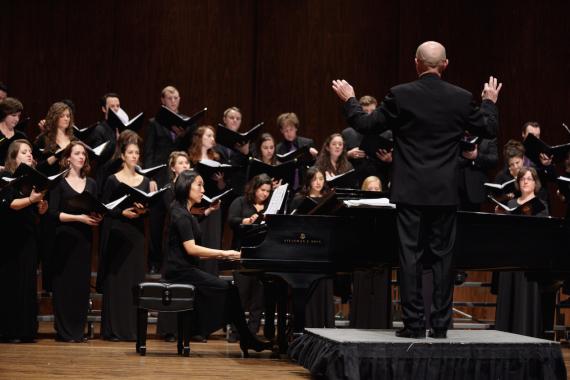 Geoffrey Boers leads the UW Chamber Singers