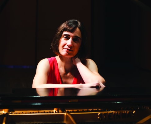 Cristina Valdes, piano (Photo: Marcia Davis). 