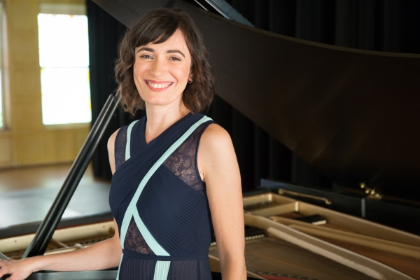 Pianist Cristina Valdés (Photo: Monica Frisell)