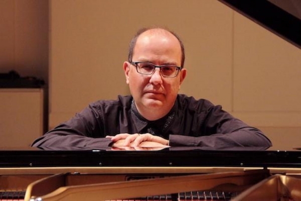 Pianist Alexandre Dossin