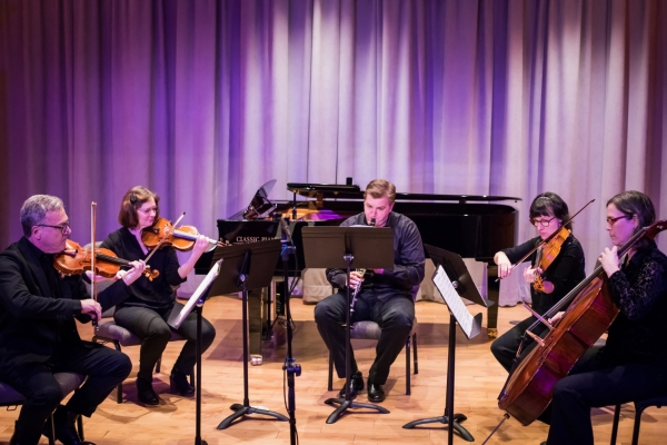 Seattle orchestra Harmonia (Photo: David Wall).