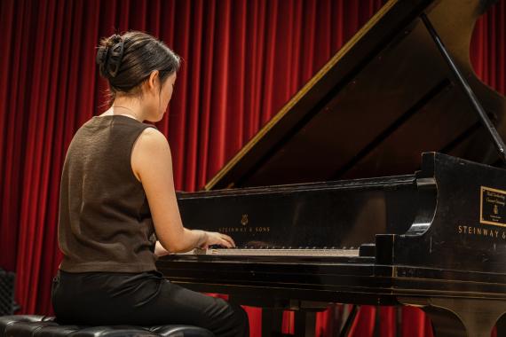 Jazz combo pianist