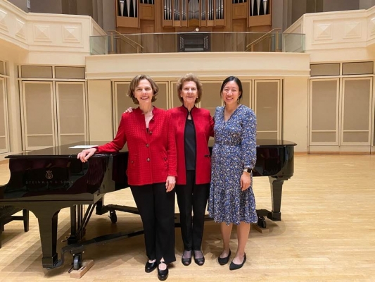 McCabe sisters with UW alumni Elizabeth Yao.