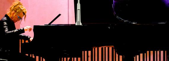 Pianist Lisa Moore (Photo: Greg Barrett). 