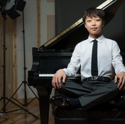Nathan Hong Lee, piano (photo Matt Dine)