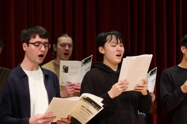 University Singers in rehearsal (Photo: Madelyn Harris). 