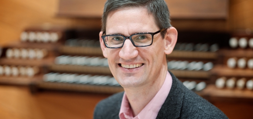 Organist Timothy Olsen