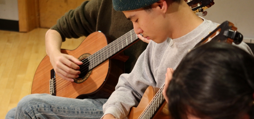 UW guitar students in studio class (Photo: Madelyn Harris).