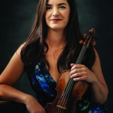 Baroque violinist Tekla Cunningham