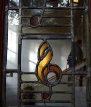 Stained glass window clef