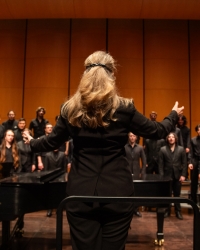 Giselle Wyers conducts the University Chorale (Photo: UW Photography).