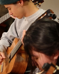 UW guitar students in studio class (Photo: Madelyn Harris).