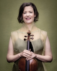 Violist/composer Melia Watras (Photo: Michelle Smith-Lewis). 