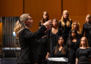 Giselle Wyers leads the University Chorale (Photo: UW Photography).
