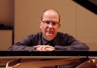Pianist Alexandre Dossin
