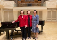 McCabe sisters with UW alumni Elizabeth Yao.