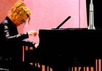 Pianist Lisa Moore (Photo: Greg Barrett). 