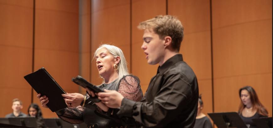 Chamber Singers in rehearsal (Photo: UW Photography).