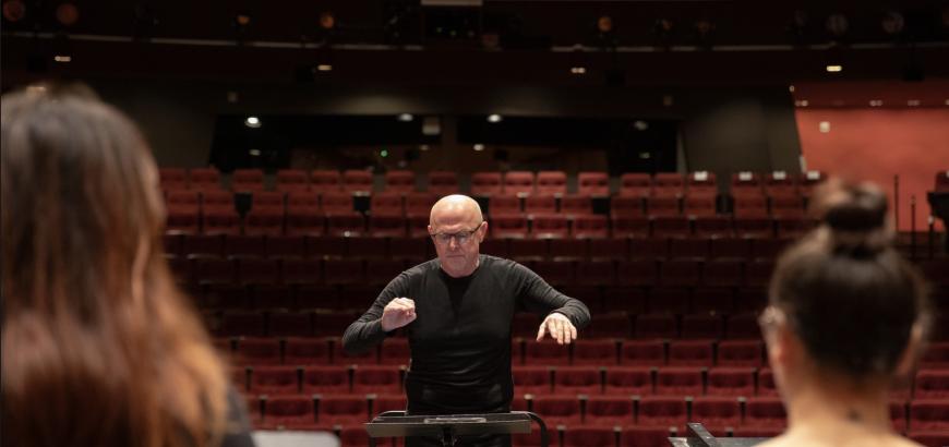 Chamber Singers in rehearsal (Photo: UW Photography).