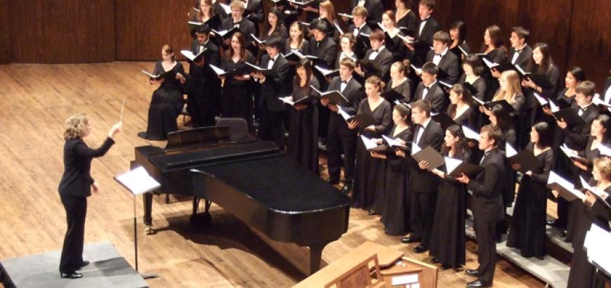 Giselle Wyers conducts the UW Chorale