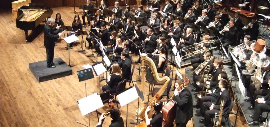 Timothy Salzman directs the UW Wind Ensemble (Photo: Gary Louie).