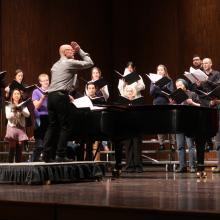 Geoffrey Boers directs the UW Chamber Singers (Photo: Gary Louie). 