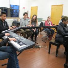 Ethnomusicology Visiting Artist Phyllis Byrdwell works with students in her Gospel Piano class.