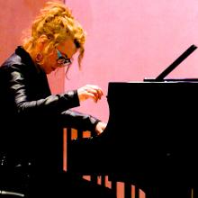 Pianist Lisa Moore (Photo: Greg Barrett). 