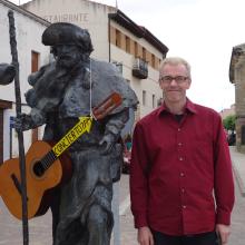 Guitarist Michael Partington in Carrión de los Condes in Palencia, Spain (Photo: Jill Carlsen). Michael Partington in Spain