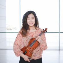 Hannah Chou headshot